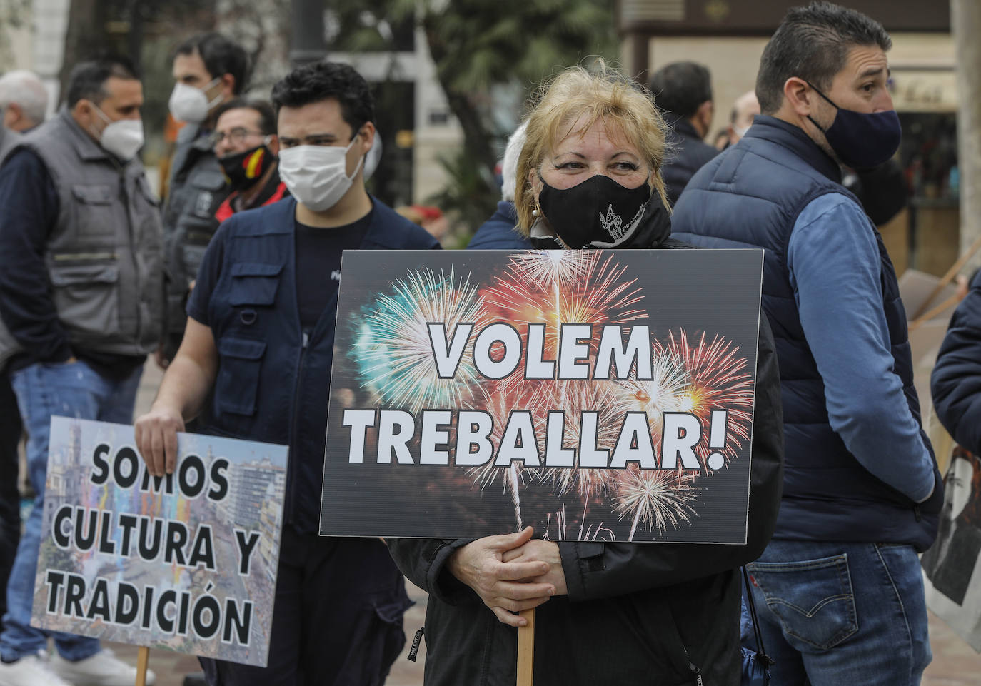 Fotos: La pirotecnia valenciana se concentra para dejar claro que el sector se muere