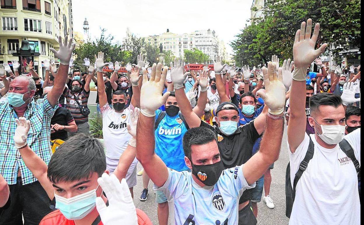 La afición, en la protesta del pasado verano impulsada por Salvem Nostre Valencia.