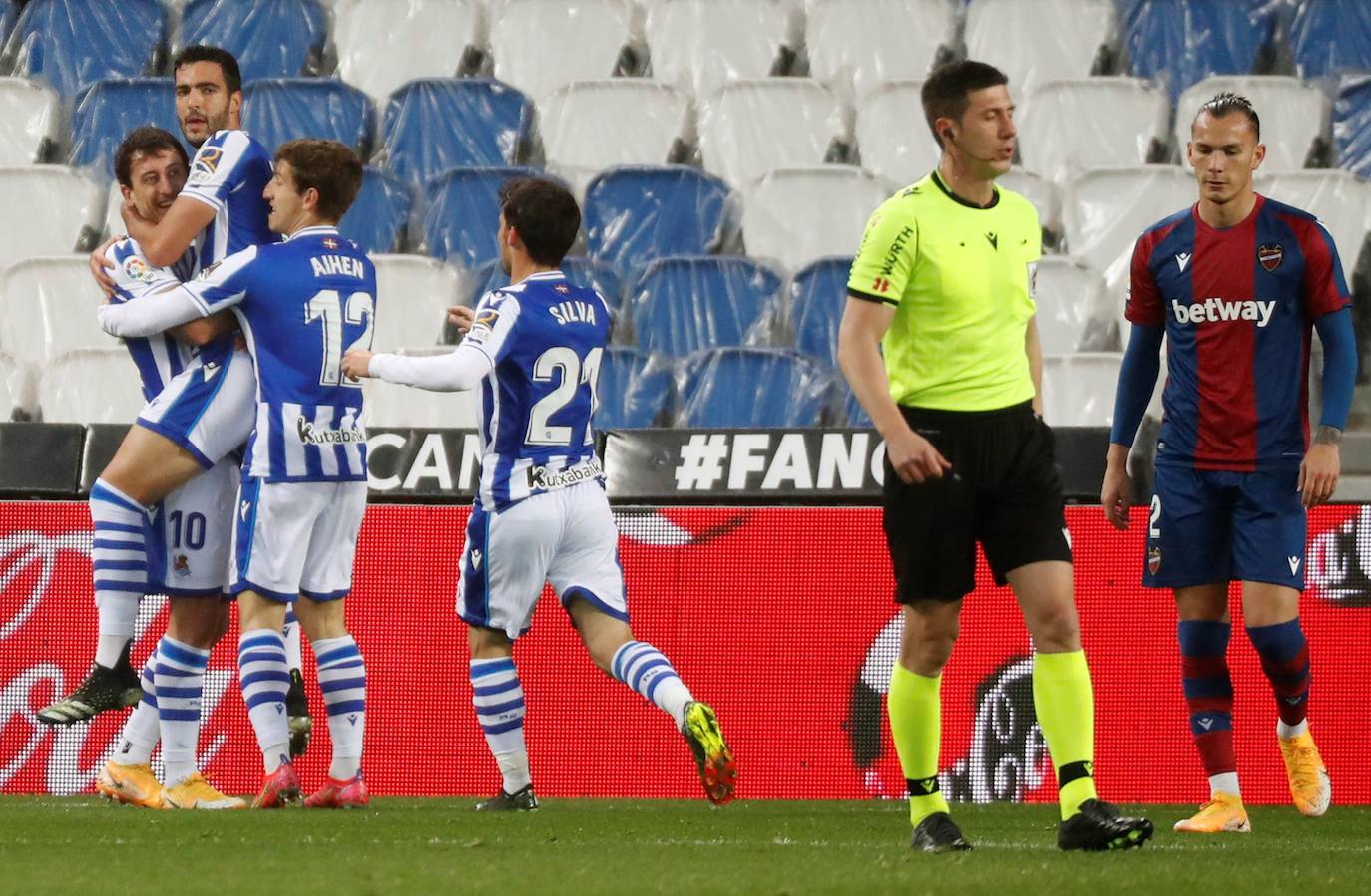 Fotos: Las mejores imágenes del Real Sociedad-Levante UD