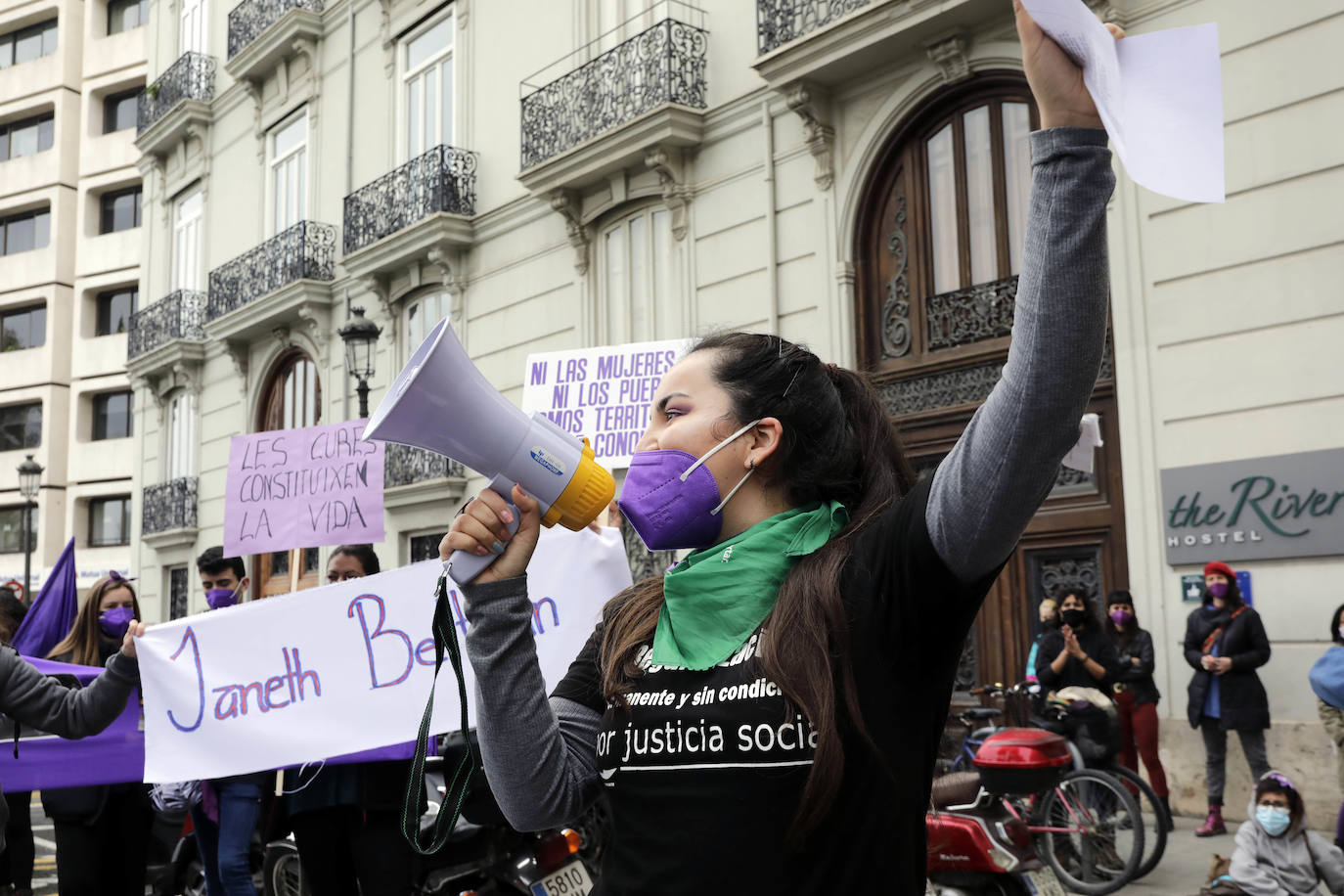 Uno de los actos en la Plaza del Ayuntamiento de Valencia