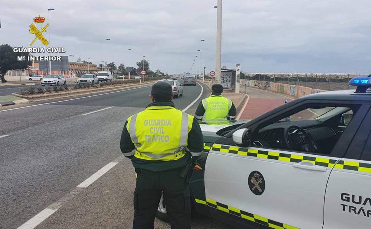 El conductor fue interceptado en una carretera nacional cerca de Torrevieja. 