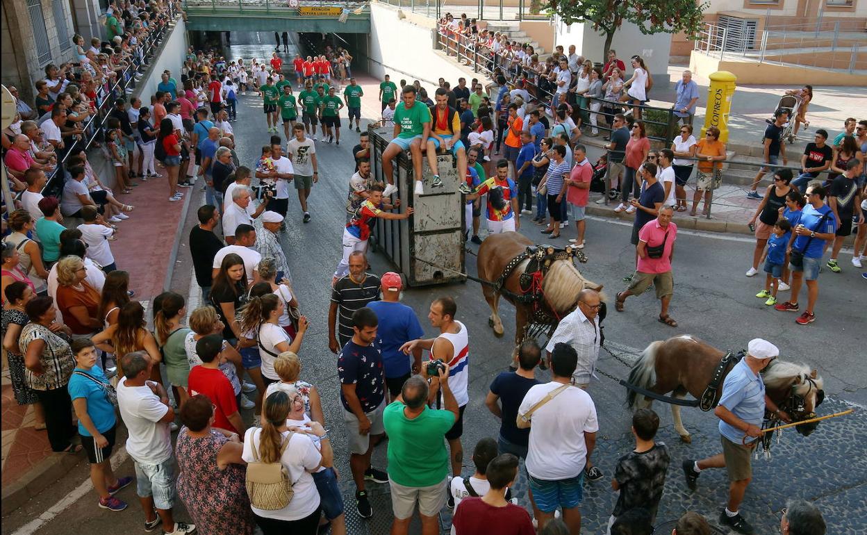Celebración de bous al carrer en Puzol. 