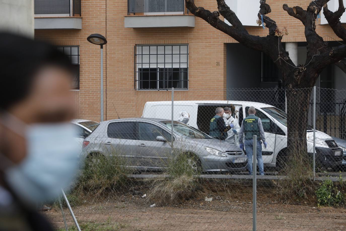 Fotos: Un hombre asesta siete cuchilladas a su expareja en Massamagrell