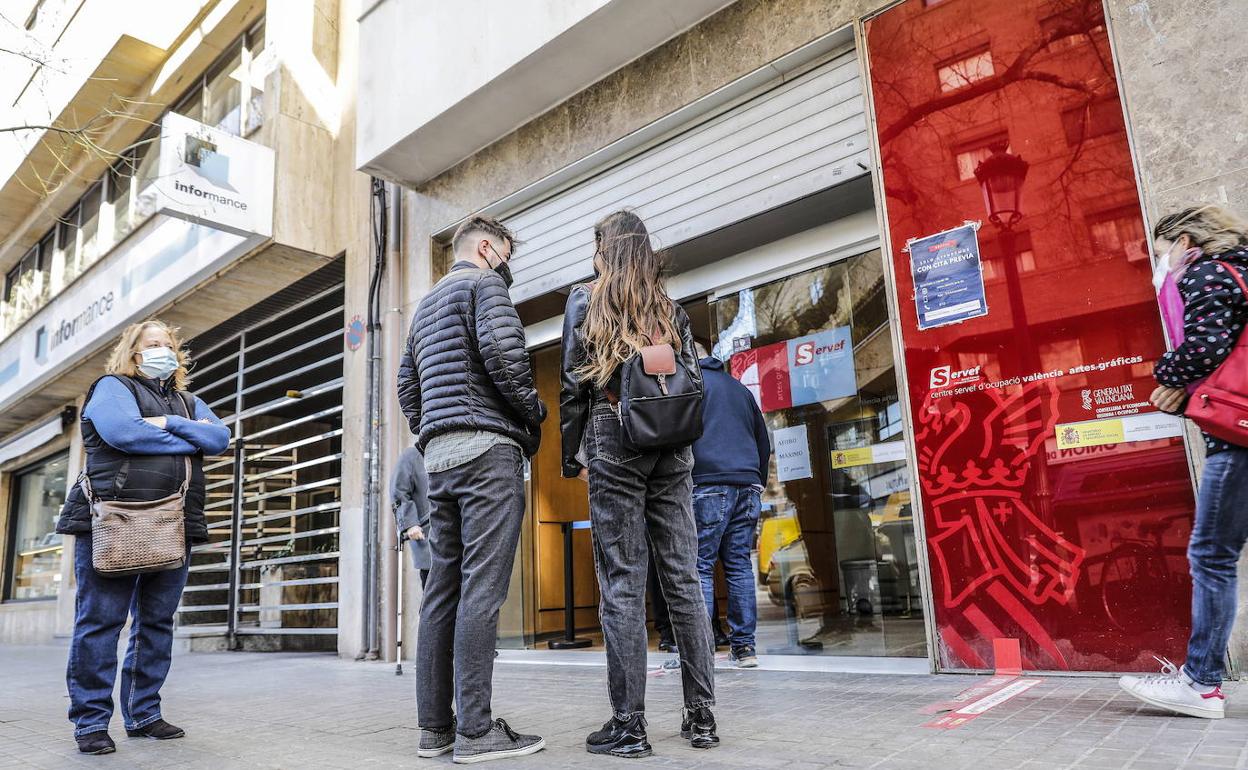 Oficina del Servef en Valencia. 