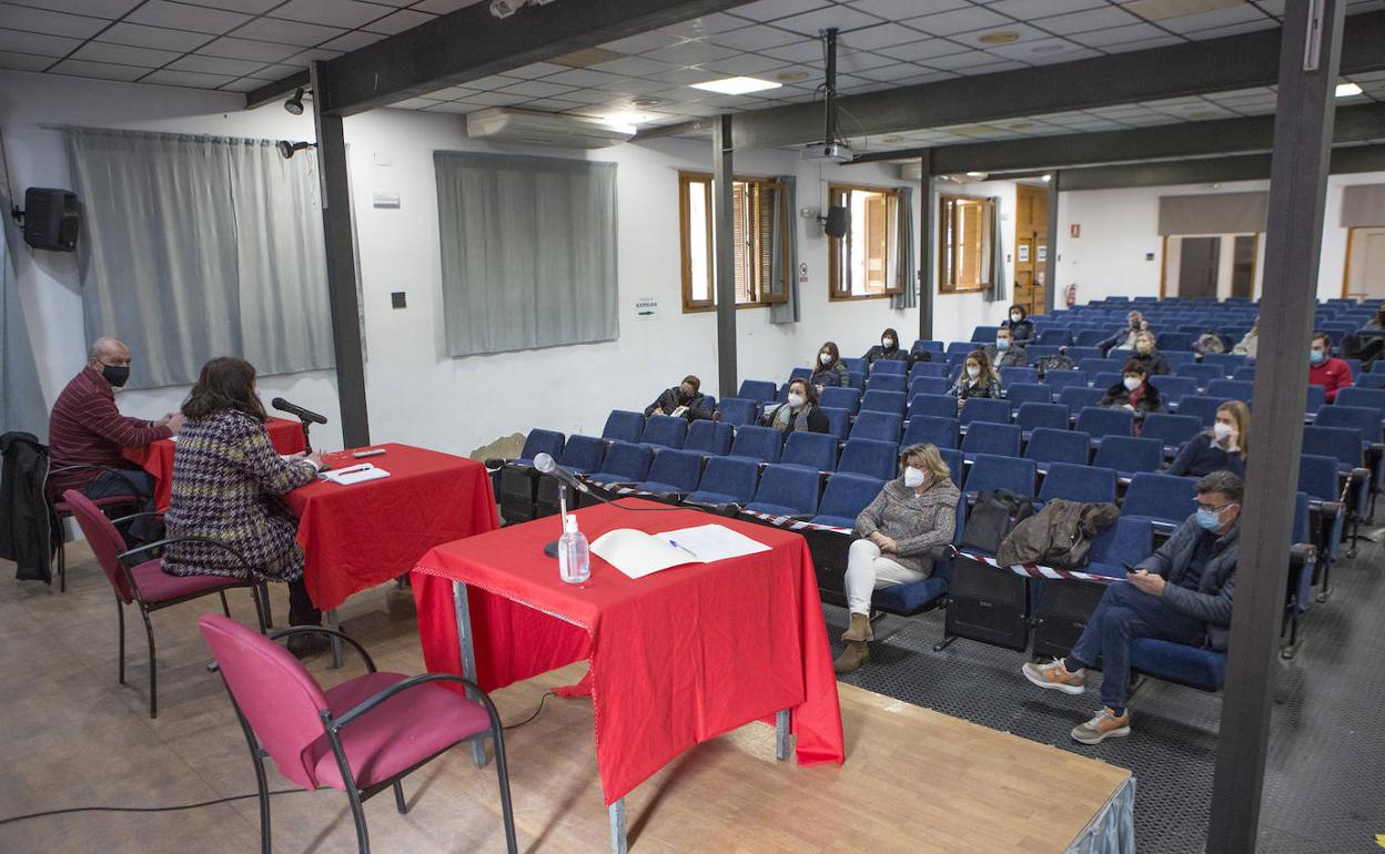 La reunión del consejo escolar en Godella. 