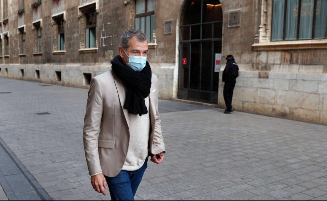 Toni Cantó, ante el Palau de la Generalitat.