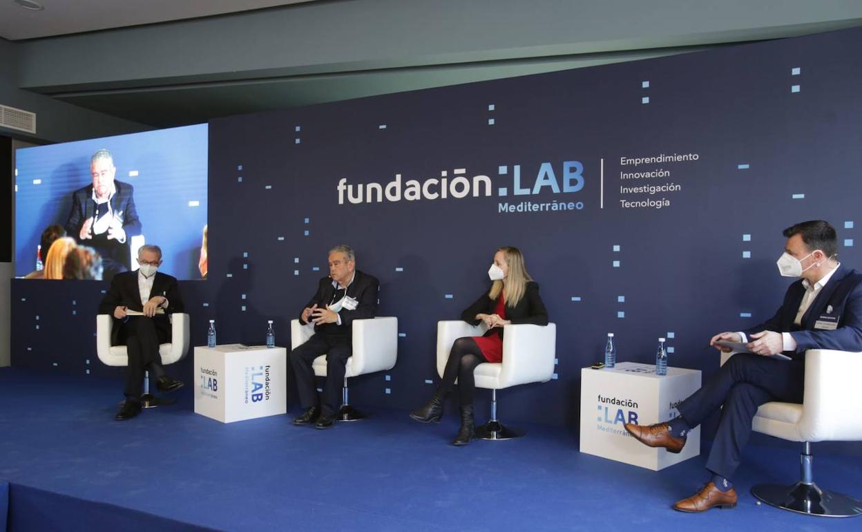 Los participantes en el acto de la fundación. 