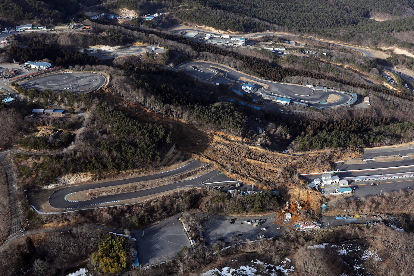 El 11 de marzo de 2011, un terremoto de magnitud 9 desató un tsunami que arrasó la costa nororiental de Japón, dejando más de 22.000 muertos y desaparecidos y provocando en la central de Fukushima 1 el peor accidente nuclear desde Chernóbil. Con olas de hasta 40 metros, el tsunami arrastró todo lo que encontró a su paso en cientos de kilómetros.