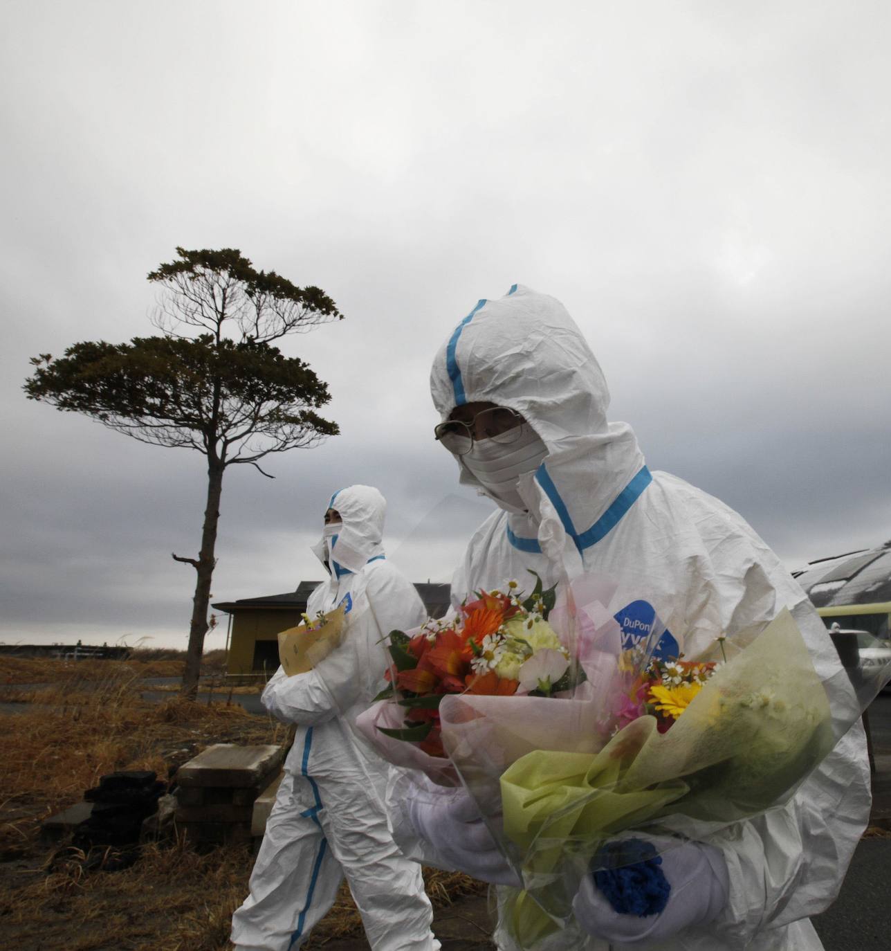 El 11 de marzo de 2011, un terremoto de magnitud 9 desató un tsunami que arrasó la costa nororiental de Japón, dejando más de 22.000 muertos y desaparecidos y provocando en la central de Fukushima 1 el peor accidente nuclear desde Chernóbil. Con olas de hasta 40 metros, el tsunami arrastró todo lo que encontró a su paso en cientos de kilómetros.