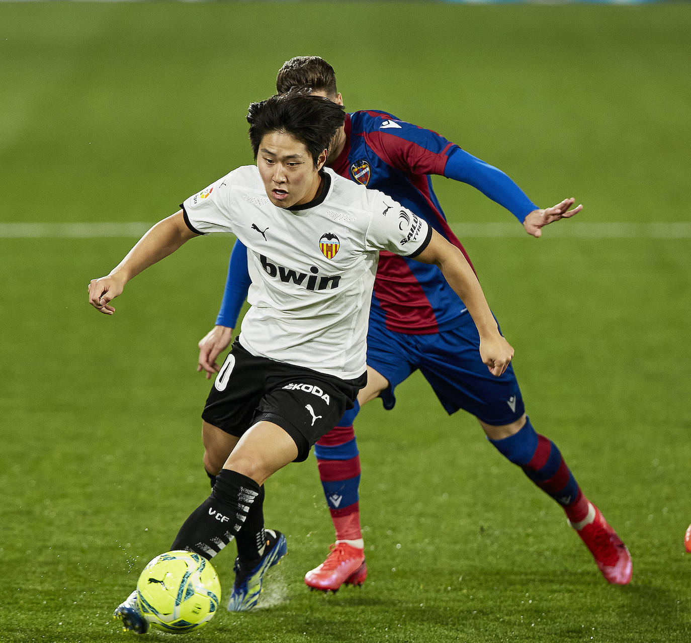 Las mejores imágenes del derbi entre el Levante UD y el Valencia CF