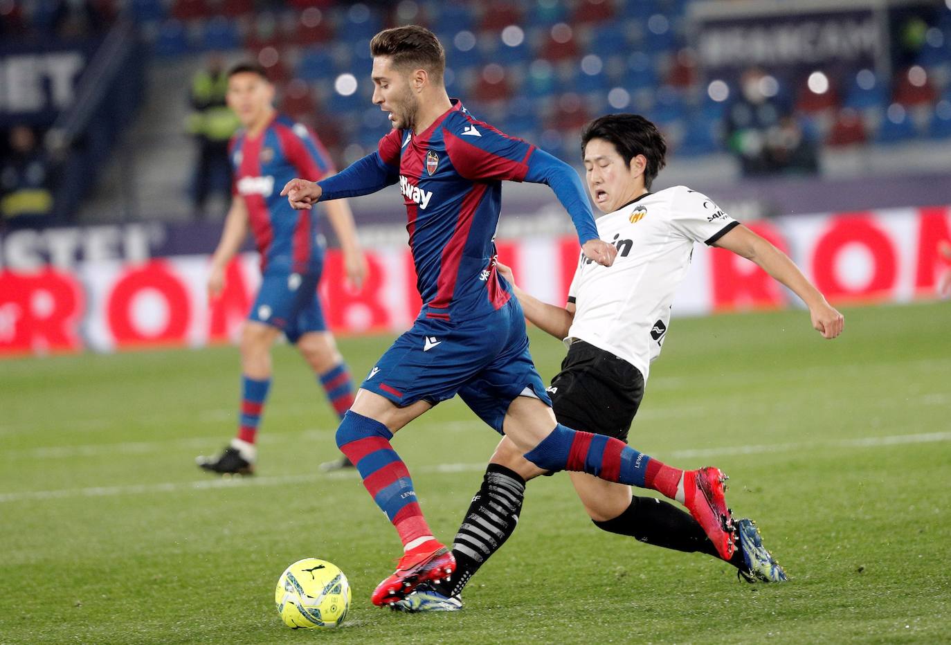 Las mejores imágenes del derbi entre el Levante UD y el Valencia CF