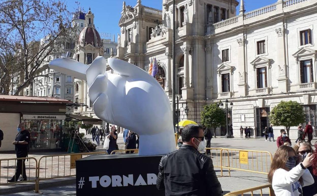 Pebetero homenaje a las Fallas y a los fallecidos en la pandemia, hoy, sin llama. 