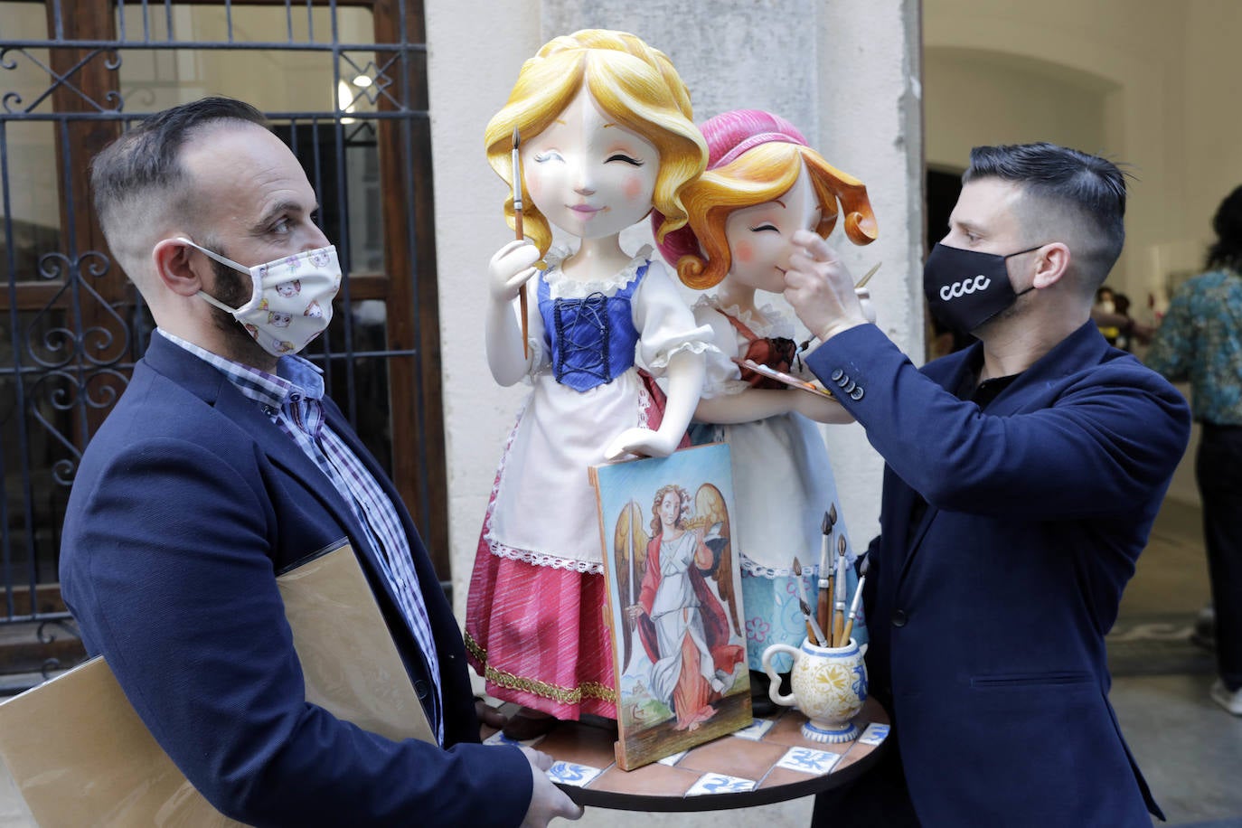 Fotos: Una plantà infantil simbólica de las Fallas 2021