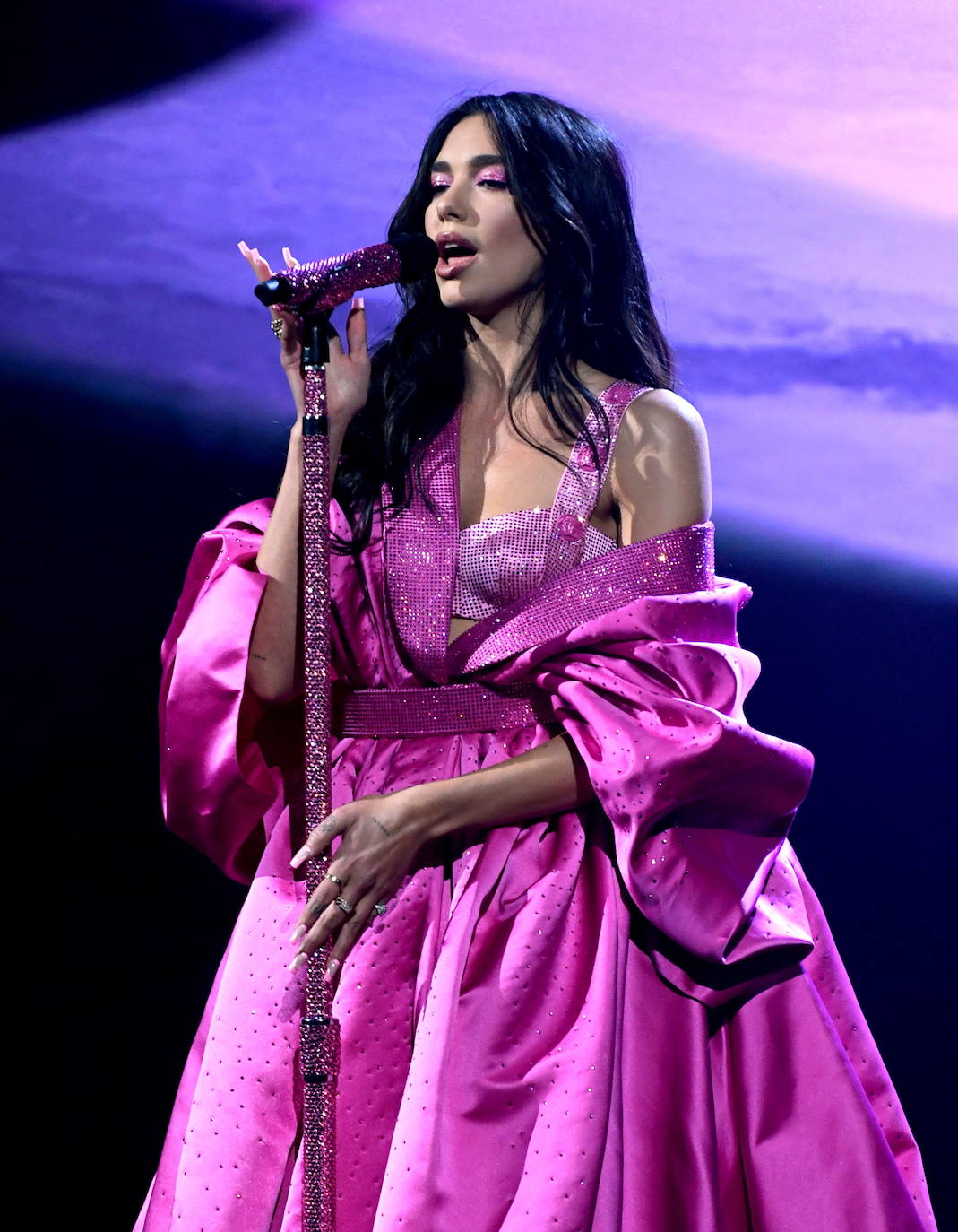 Dua Lipa, durante la actuación.