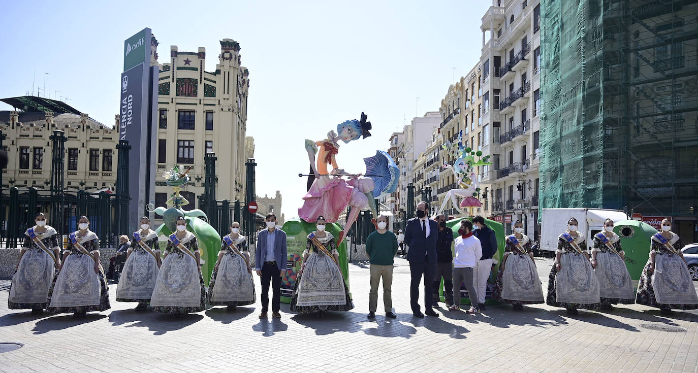 Los artistas falleros Paco Torres, Tedi Chichanova, Víctor Hugo, Juanjo Salom, Ausiàs Estrugo y Reyes Pe han plantado un monumento encima de seis contenedores de vidrio localizados en lugares emblemáticos de la ciudad hasta el próximo día 21.