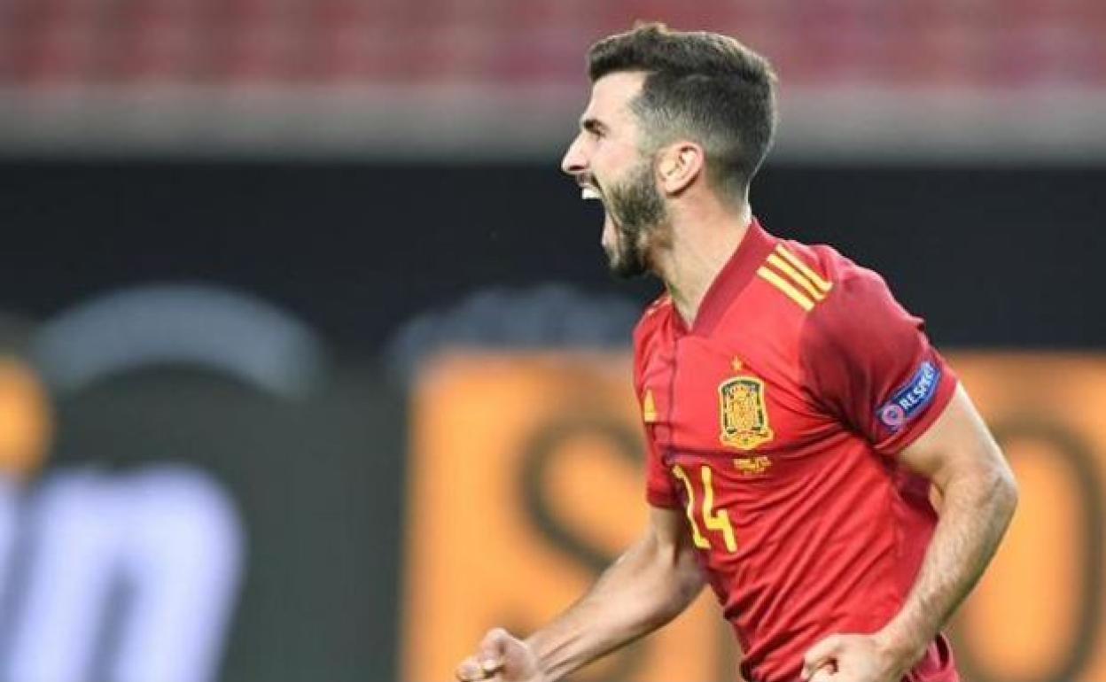 Gayà, en su debut con la selección tras la llamada de Luis Enrique. 