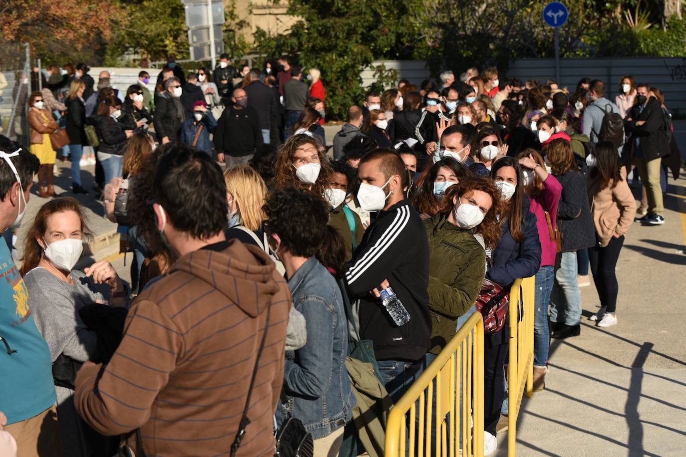 Fotos: La vacunación de docentes en la Comunitat, suspendida