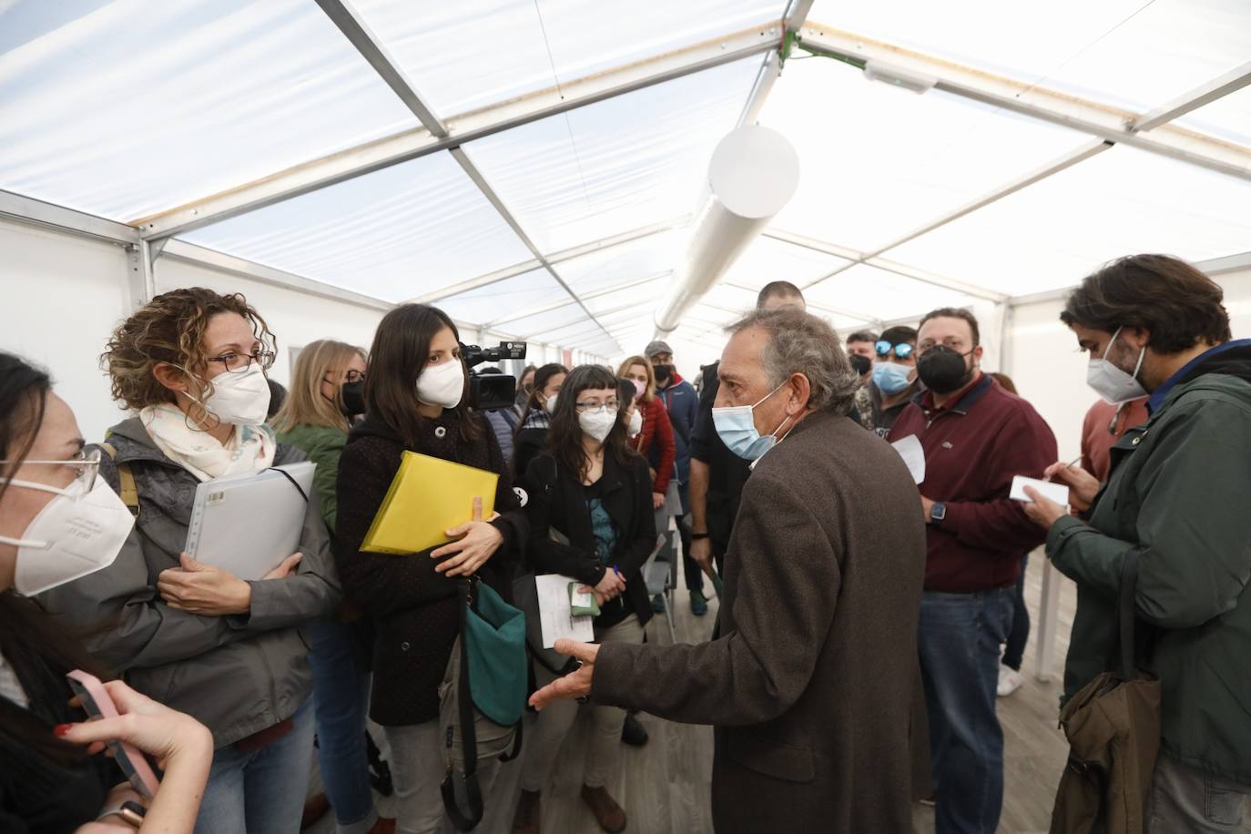 Fotos: La vacunación de docentes en la Comunitat, suspendida