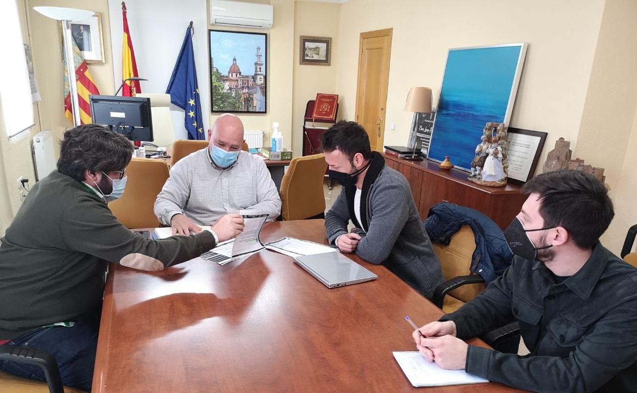 Reunión de trabajo en Turís. 