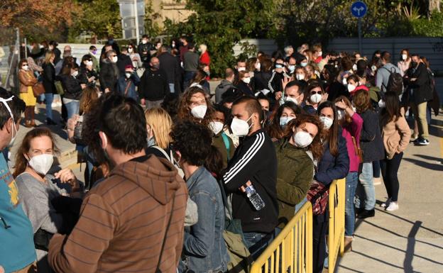 Frenazo en seco de la vacunación: la Comunitat Valenciana sólo inyecta dos dosis en 24 horas