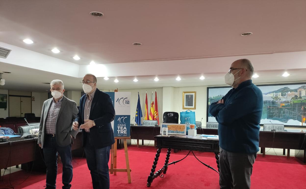 Reunión de la comisión del centenario del Gran Teatro de Alzira. 