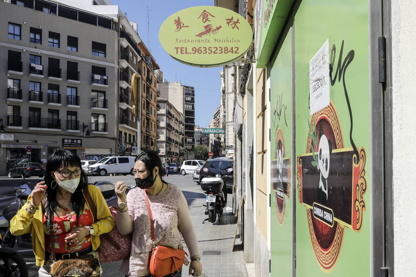 Algunos vecinos y comerciantes ya no se niegan a que la zona se denomine 'Chinatown'si eso va a dar visibilidad y visitantes. Otros muestran su firme rechazo a una iniciativa impulsada desde los presupuestos participativos del Gobierno municipal con el voto a favor de sólo 342 personas.