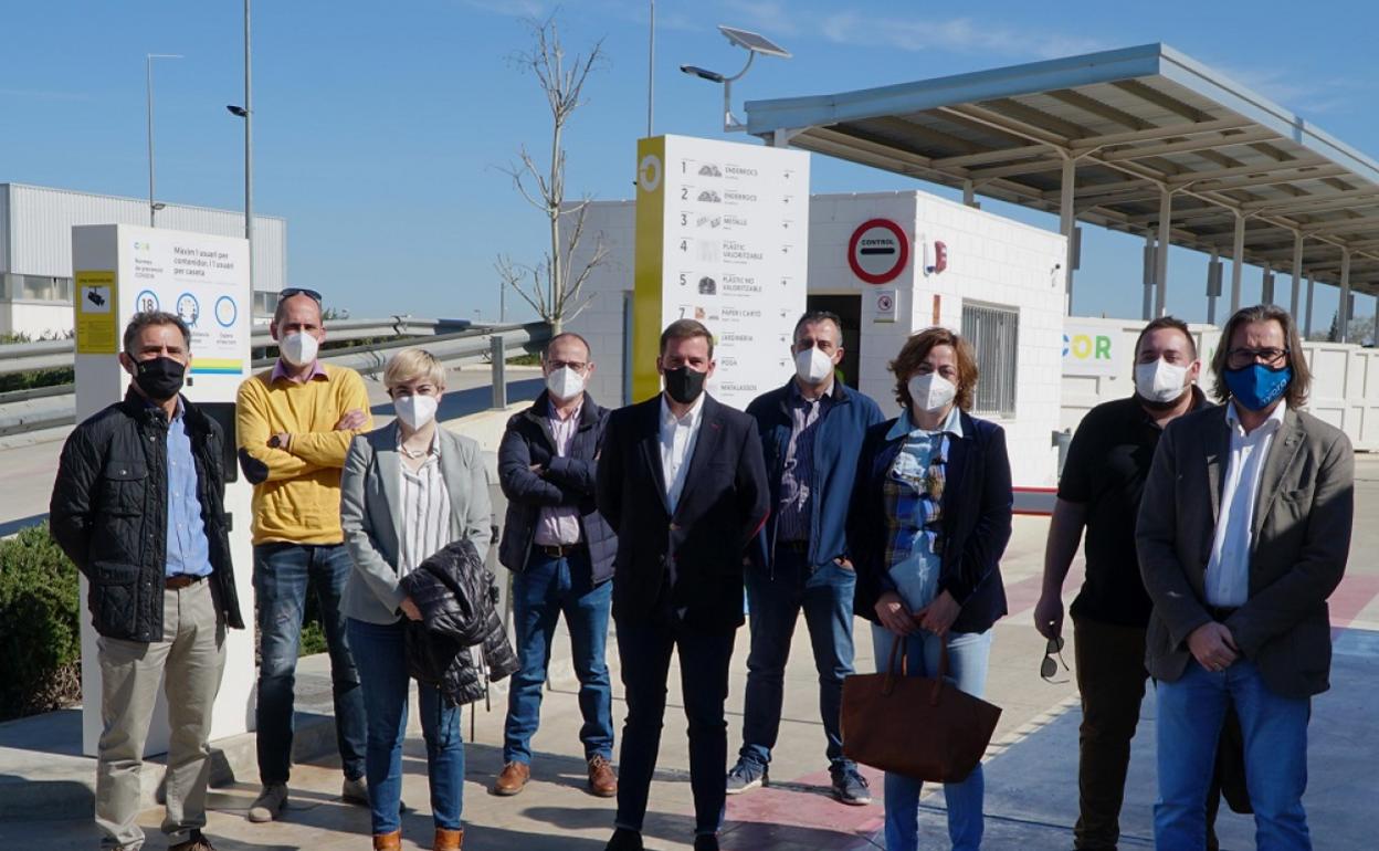 La delegación del Consorcio de la Vega Baja con los representantes del COR en el Ecoparque de Xàtiva. 