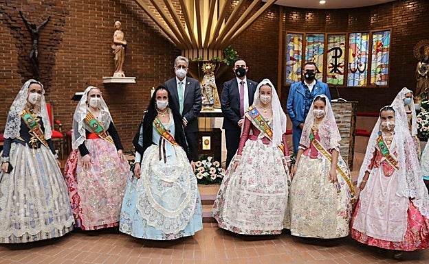 Imagen principal - Las falleras mayores mayores de Albal y sus cortes, con las autoridades locales,  y la entrega de obsequios en Sedaví. 