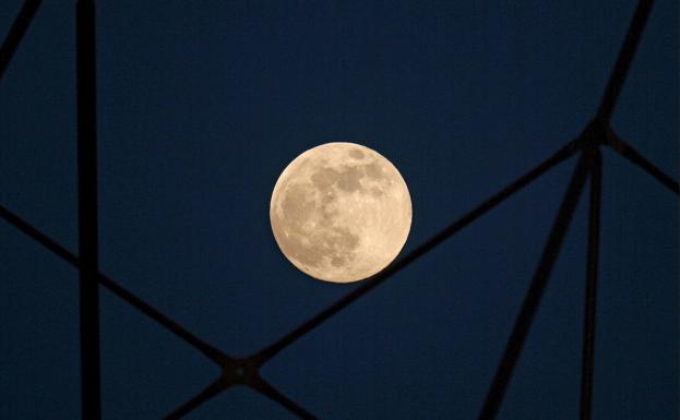 Así será la primavera: fechas de los dos eclipses, cambio de hora y luna llena