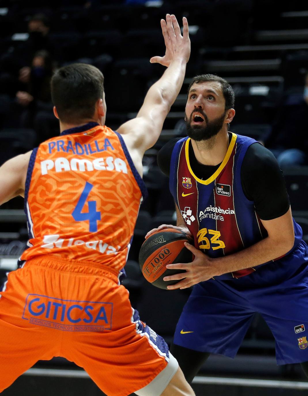 Fotos: Las mejores imágenes del Valencia Basket - Barça Basket