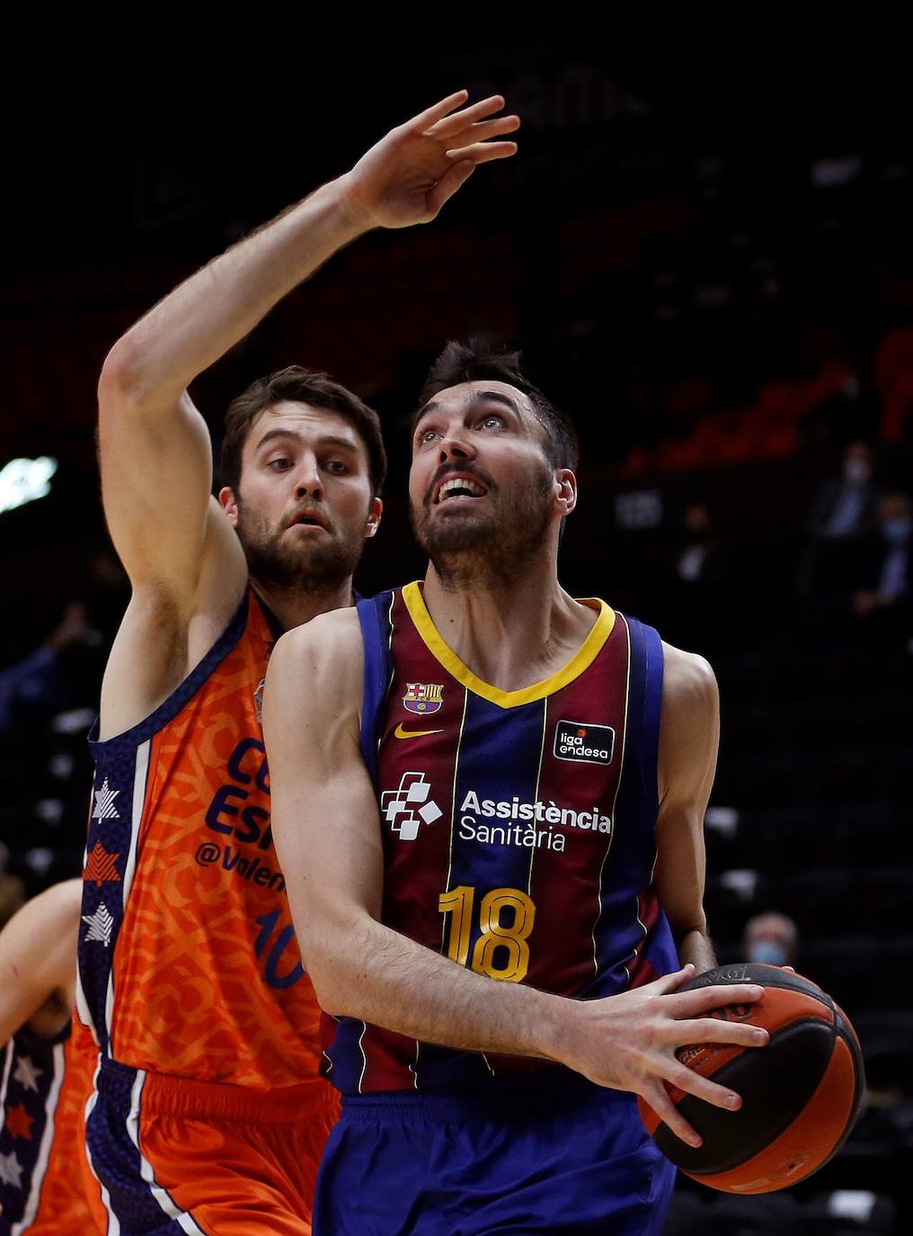 Fotos: Las mejores imágenes del Valencia Basket - Barça Basket