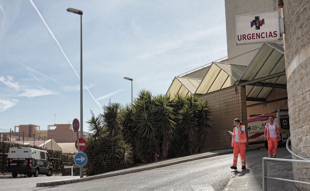 Entrada de Urgencias del Hospital General de Alicante.