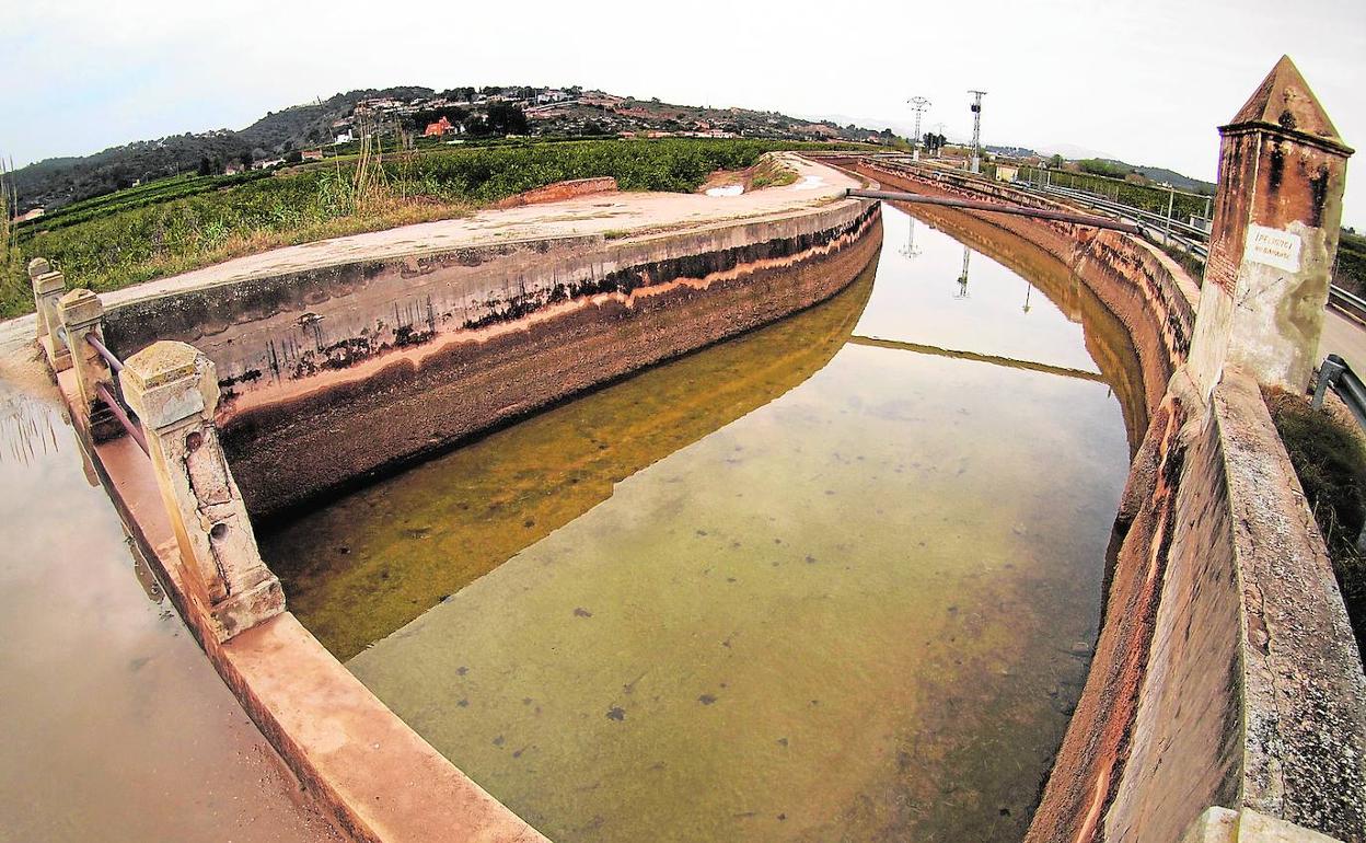 Canal de la Acequia Real del Júcar. 