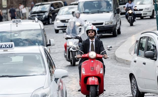 Invadir el sentido contrario, de las infracciones más caras de los motoristas