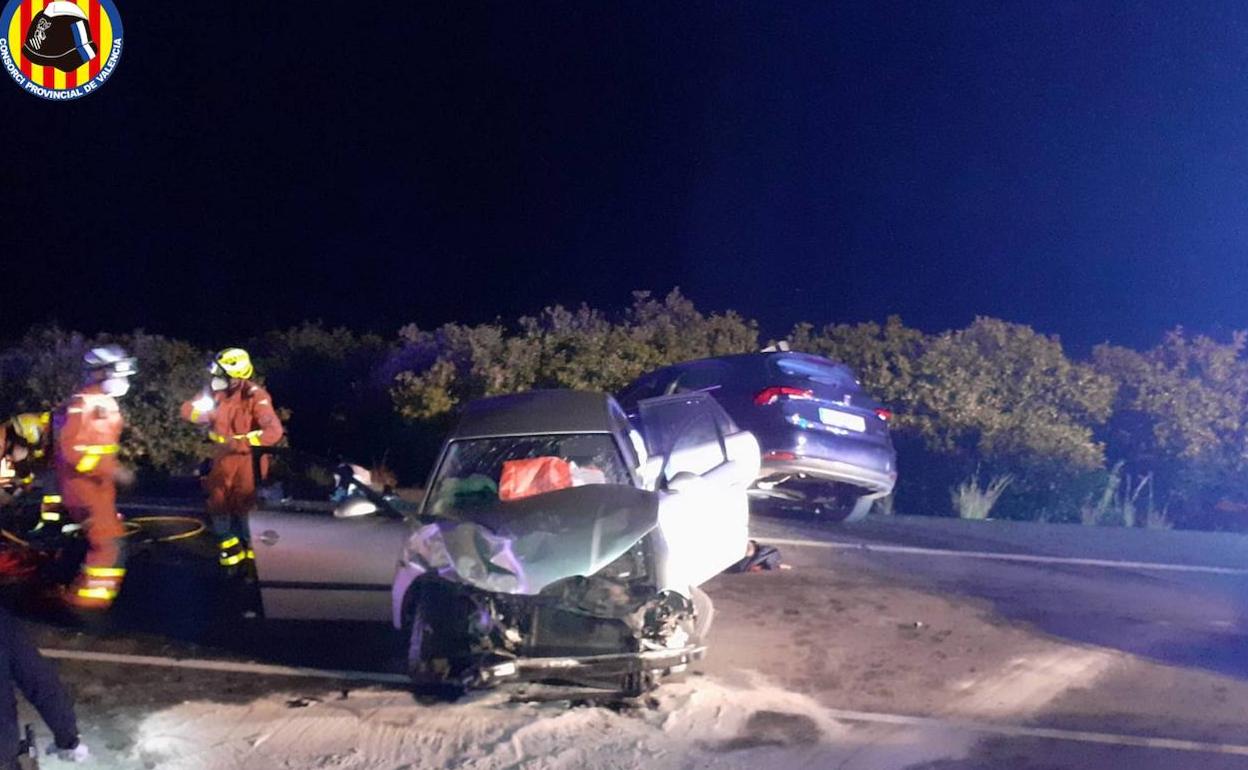 Cuatro heridos en un accidente entre dos coches en Gandia