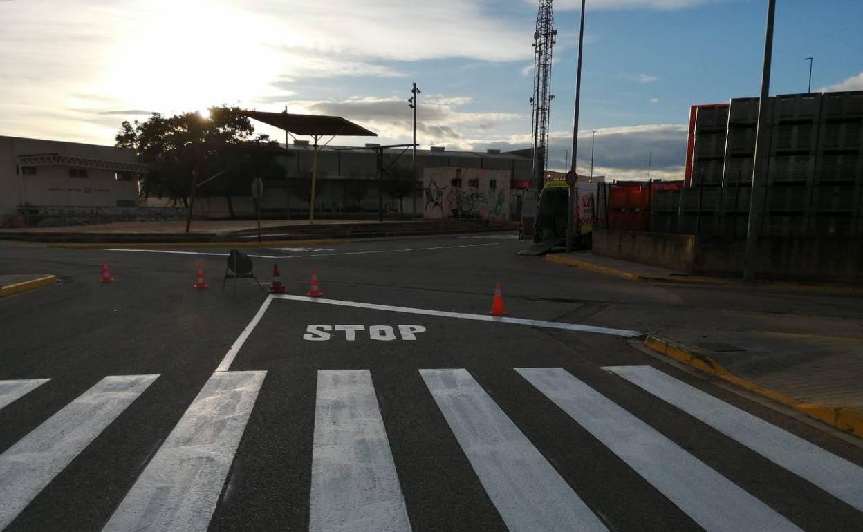 Repintado de señalización horizontal en Guadassuar. 