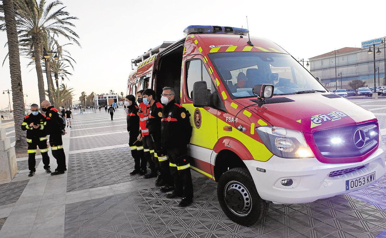 Un grupo de bomberos, en Valencia