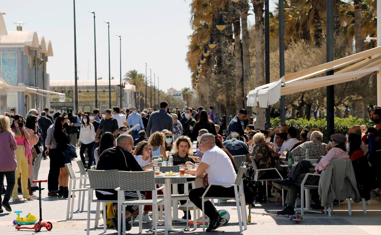 Imagen de terrazas en Valencia este mes de marzo