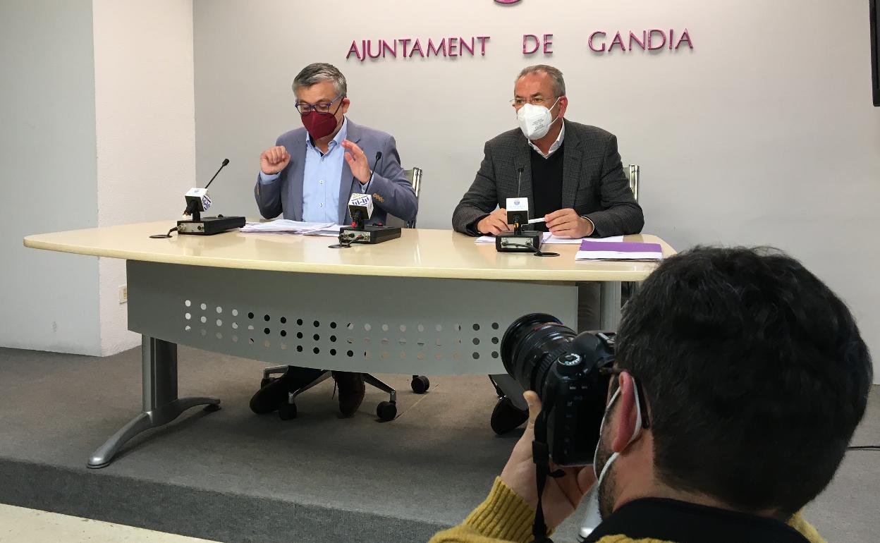 El vicealcalde de Gandia, Pep Alandete, y el edil Ferran Martínez Mendoza. 