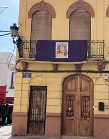 Imagen secundaria 2 - Balcones con imágenes en la calle Justo Vilar, calle del Rosario y Pintor Ferrandis. 