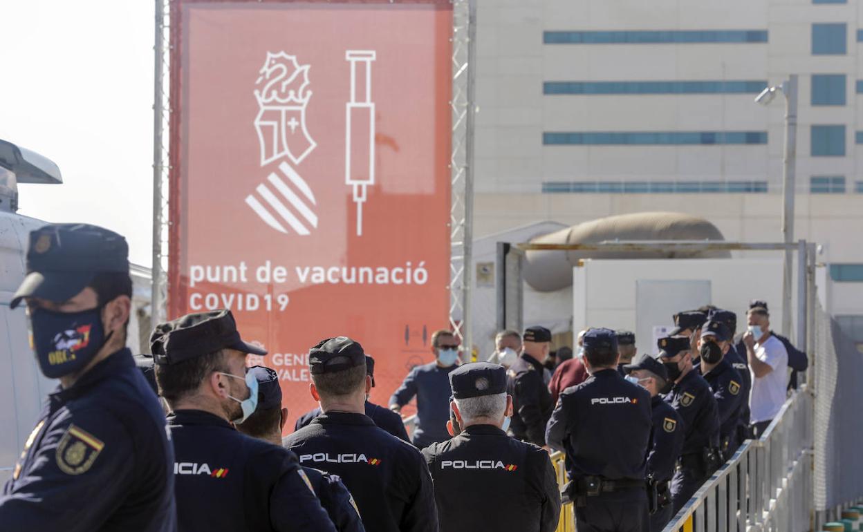 Agentes de Policía Nacional pendientes de vacunación. 