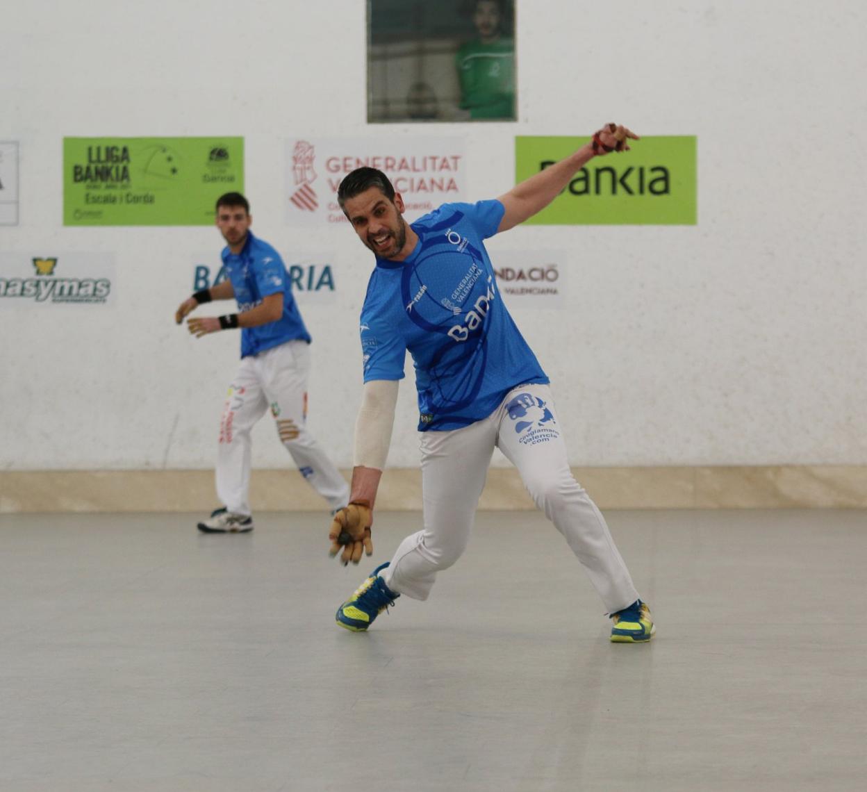 Javi, durante la partida de ayer en Pelayo. Funpival