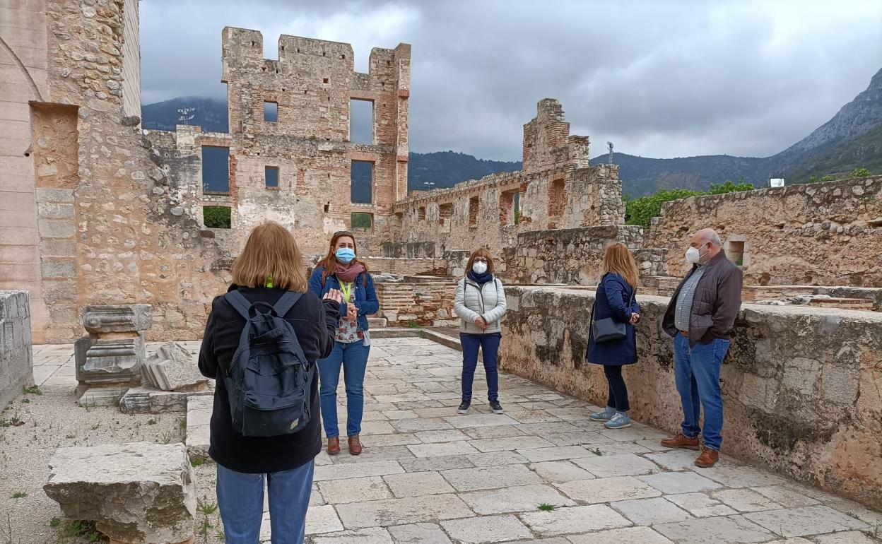 Una de las visitas celebradas este fin de semana en el Monestir de Simat de la Valldigna. 