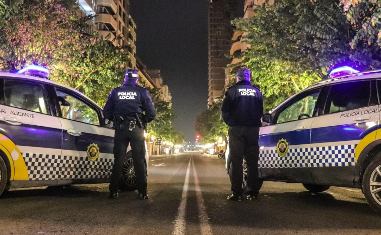 Los agentes consiguieron identificar al ciudadano de Lugo sin mascarilla y fumando. 