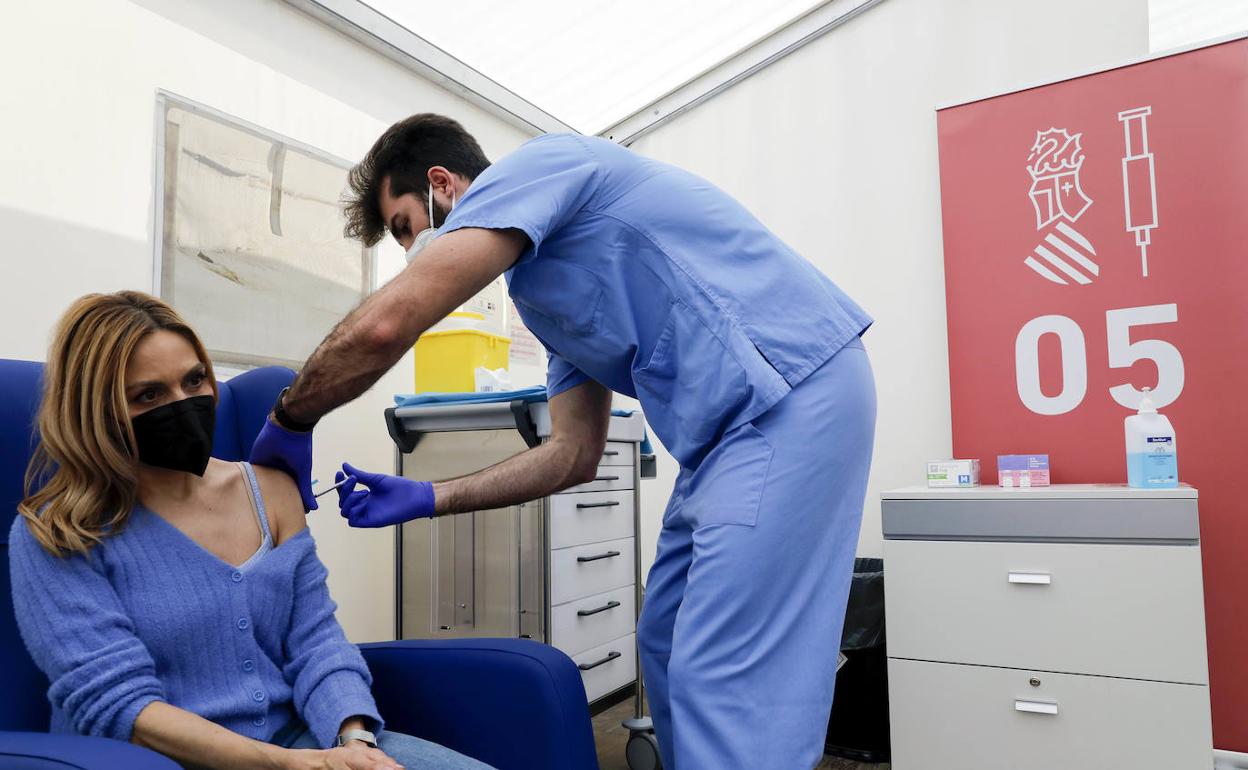 Vacunación en el hospital de campaña de la Fe. 