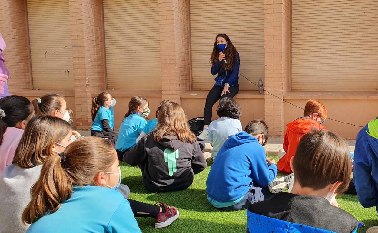 La atleta Claudia Conte, durante el acto del Dia de l'Esport en Burriana. 