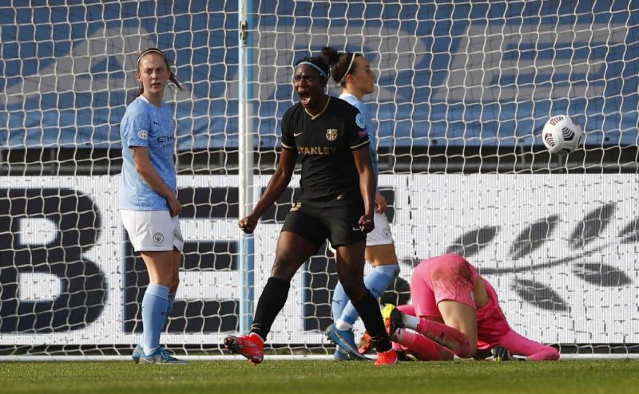 Asisat Oshoala celebra su gol ante el Manchester City. 