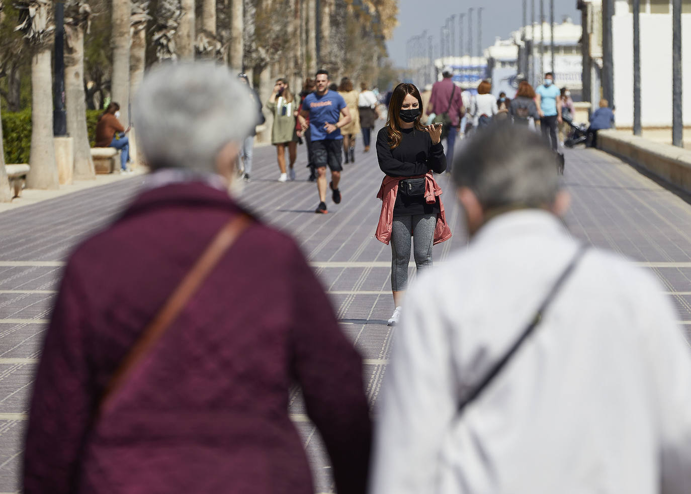 Este miércoles entra en vigor la obligatoriedad de llevar mascarilla en cualquier espacio público, incluso aquellos en los que se garantice la separación entre personas de más de 1,5 metros.