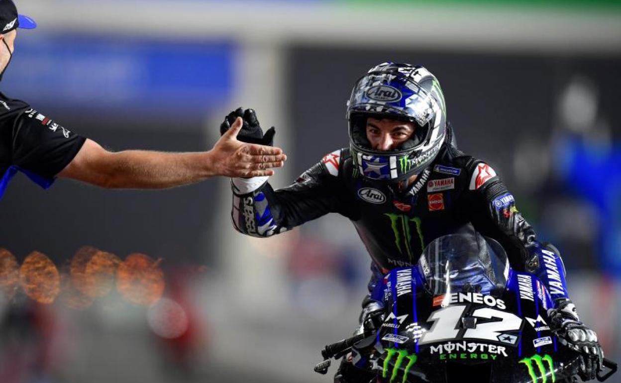 Maverick Viñales celebra su victoria en la carrera del GP de Catar.