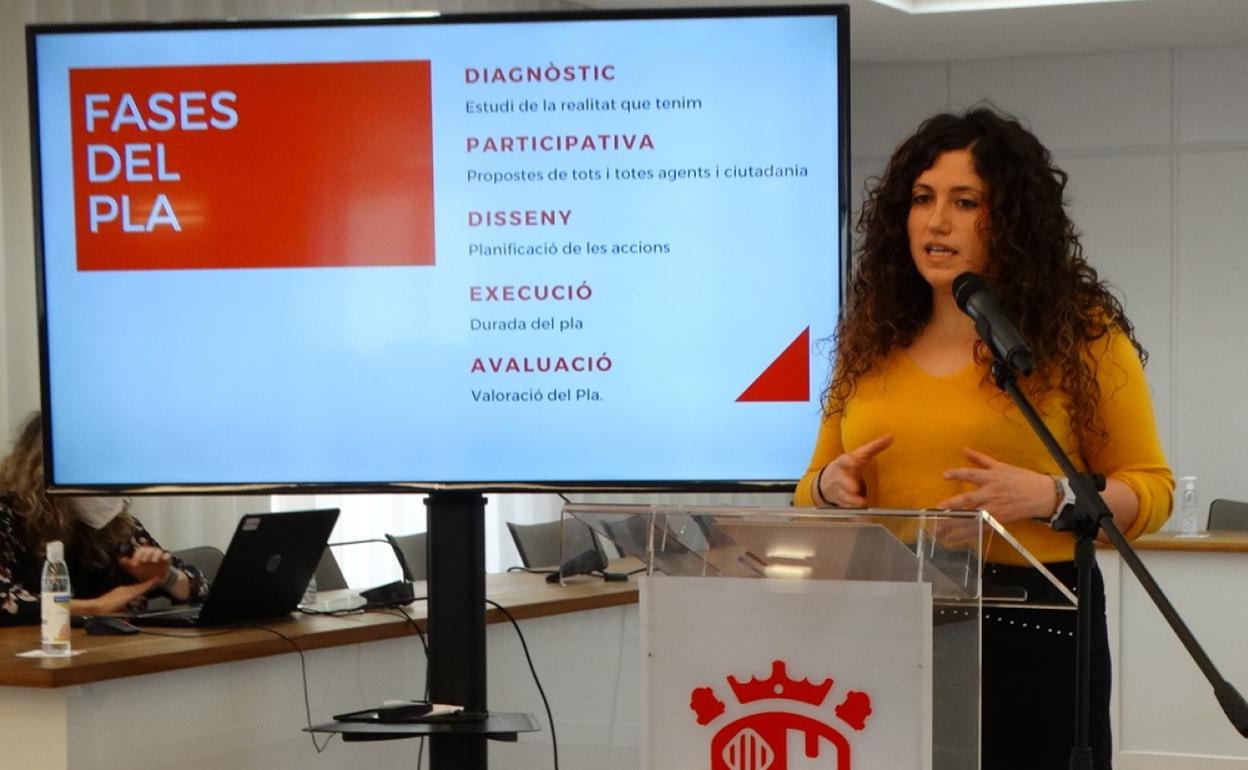 La concejala de Mujer e Igualdad, Lena Baraza, presenta los resultados del diagnóstico. 